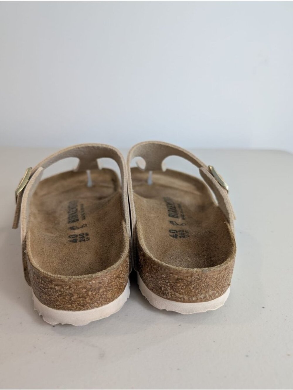 Birkenstock Gizeh thong sandals in a light beige/cream color women's size 9 - Picture 4 of 10